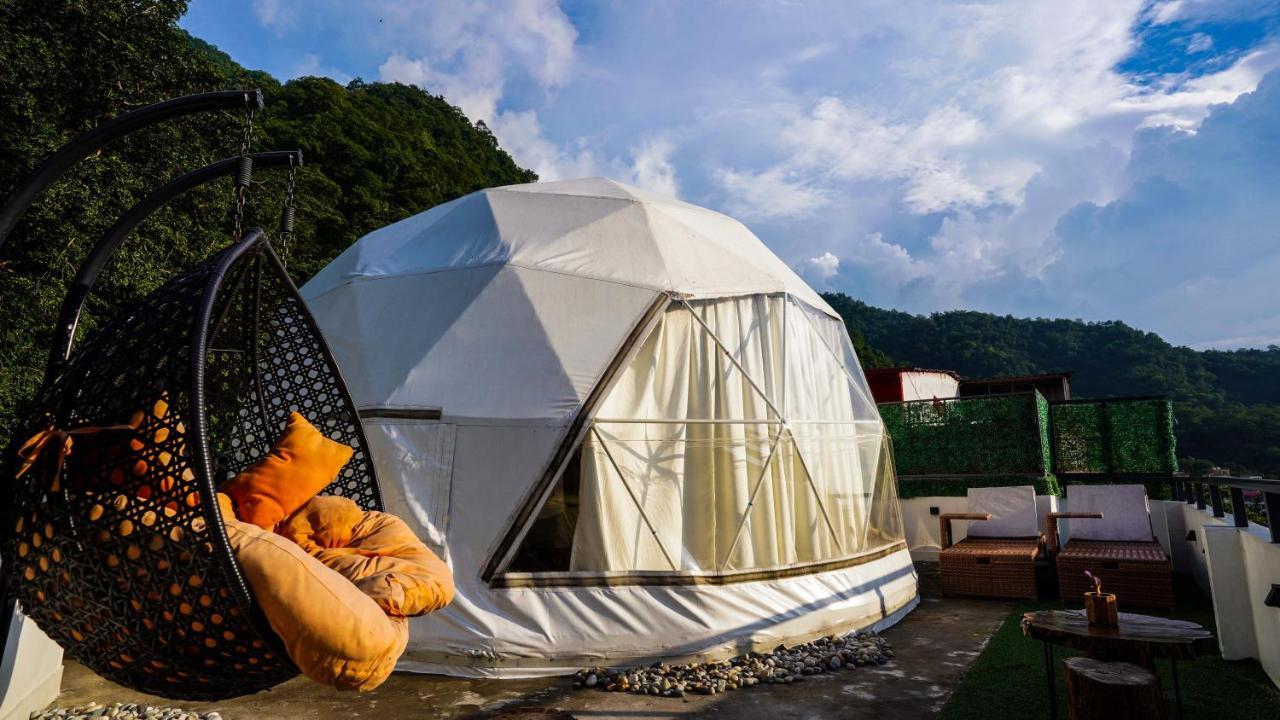 Bunkstay Coworking Hostel & Glamping Risikés Kültér fotó